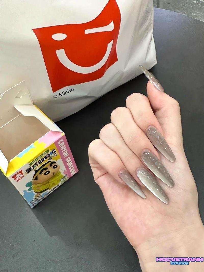 Ngắm ảnh nail màu xám hot