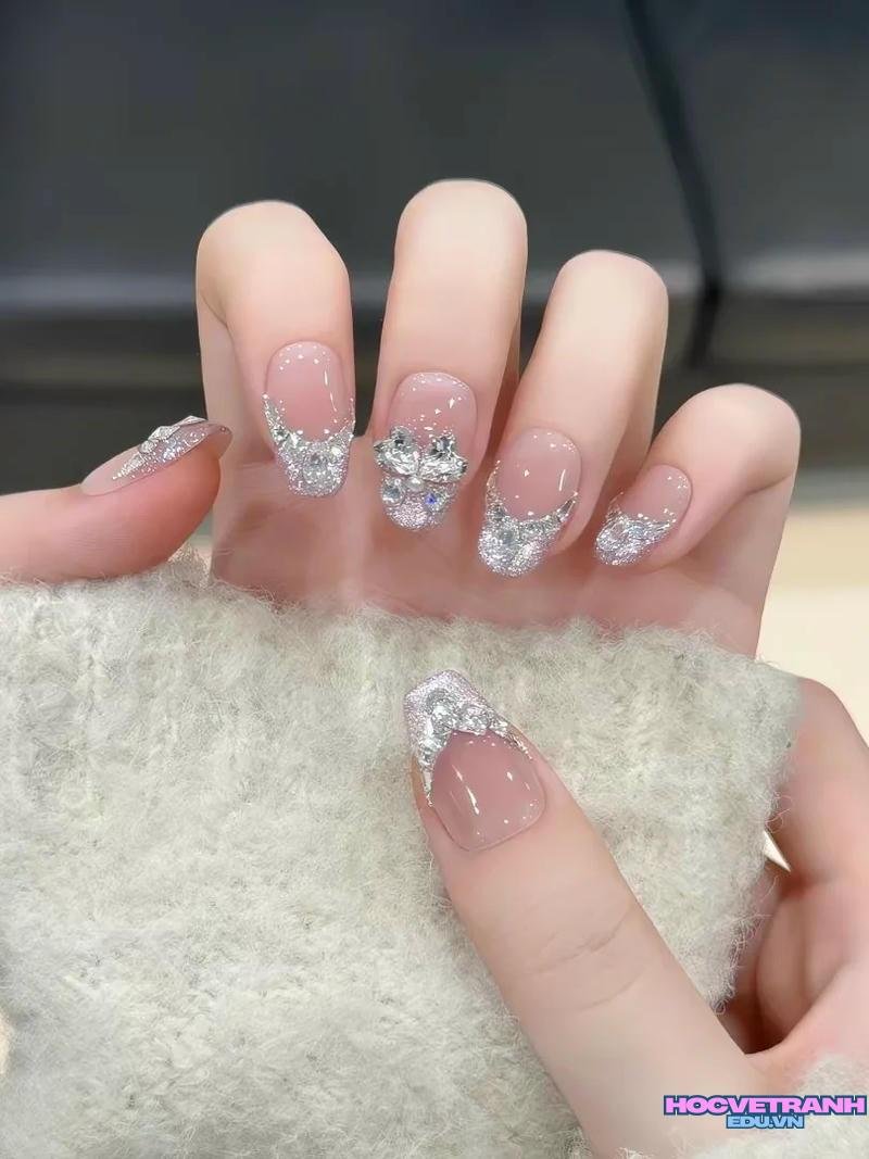 Xem ảnh mẫu móng tay đẹp nhẹ nhàng mới nhất