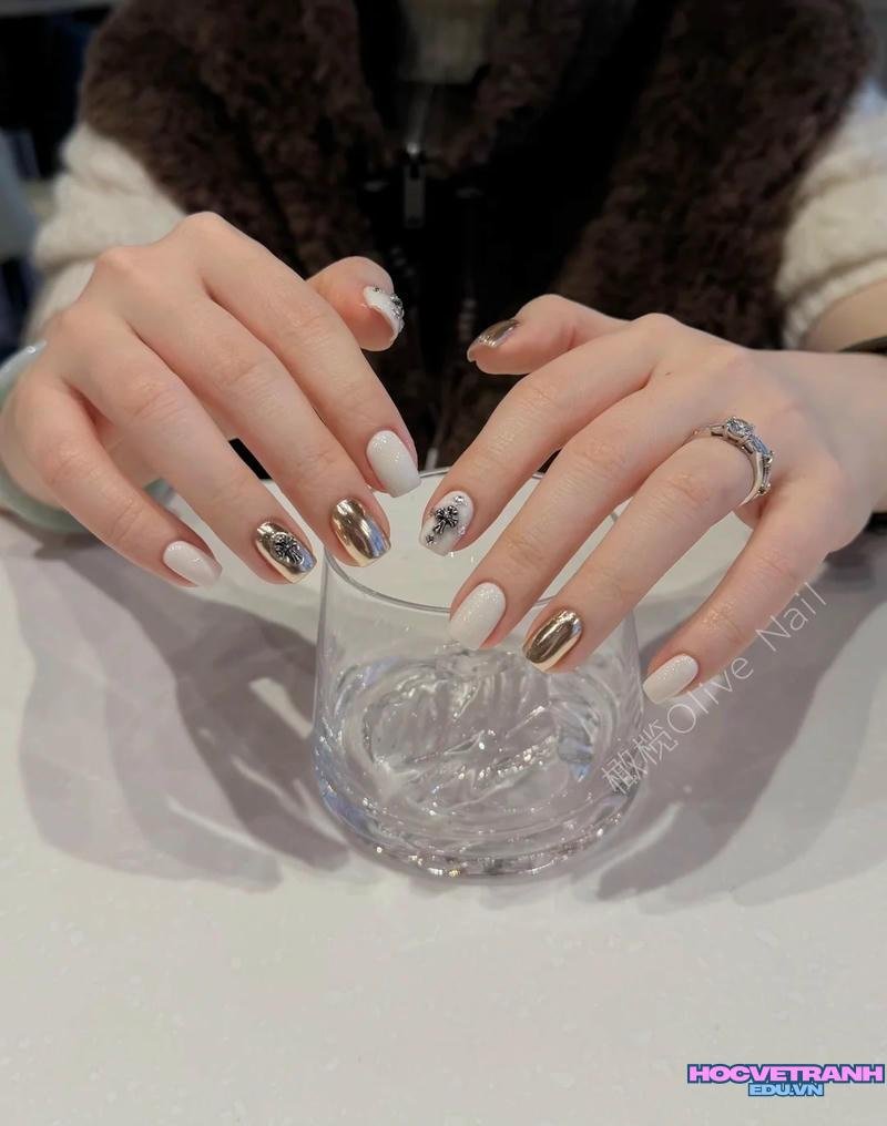 Xem ảnh nail hợp mệnh kim mới nhất