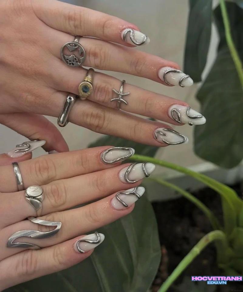 Xem bộ ảnh nail hợp mệnh kim miễn phí