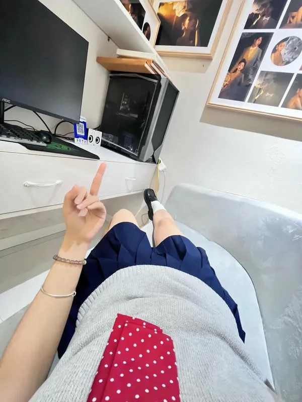 ảnh ngón giữa 17