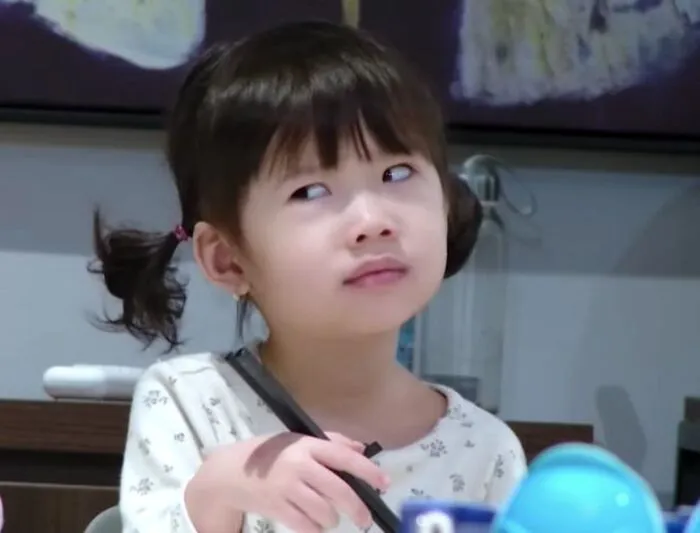 meme liếc vibe khinh nhẹ