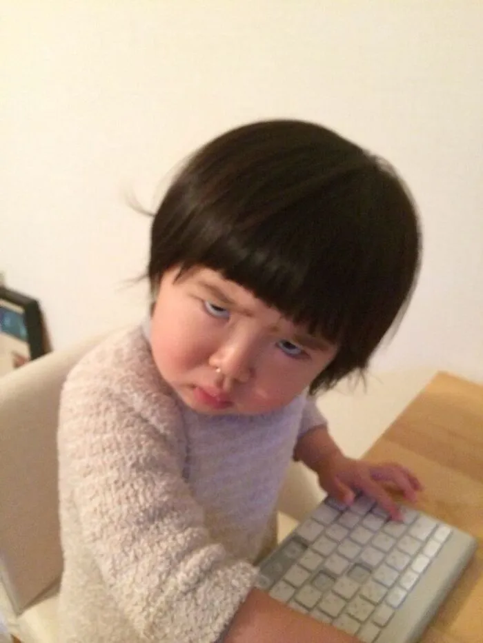 meme lườm em bé xinh meme lườm em bé xinh