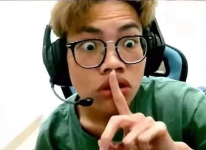 meme ngu suỵt